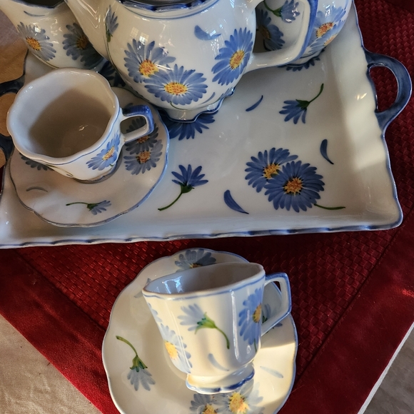 Tea Set - Picture 5 of 5